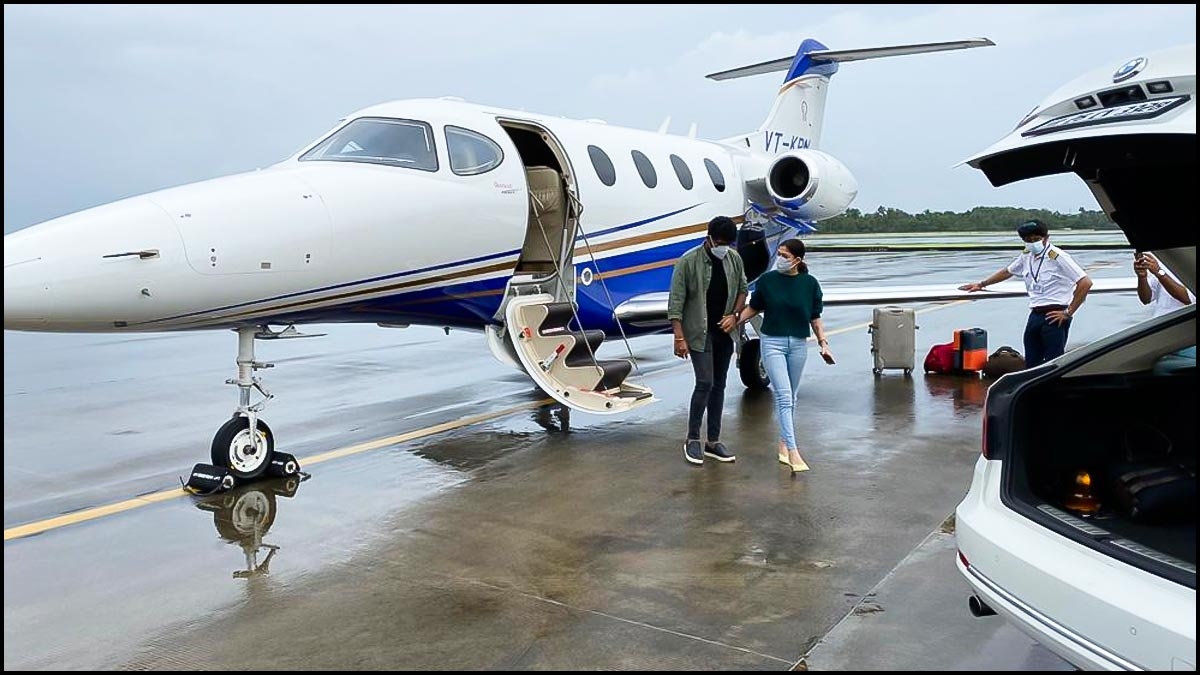 Vicky and Nayan once again take off in a private jet - Adorable pics ...