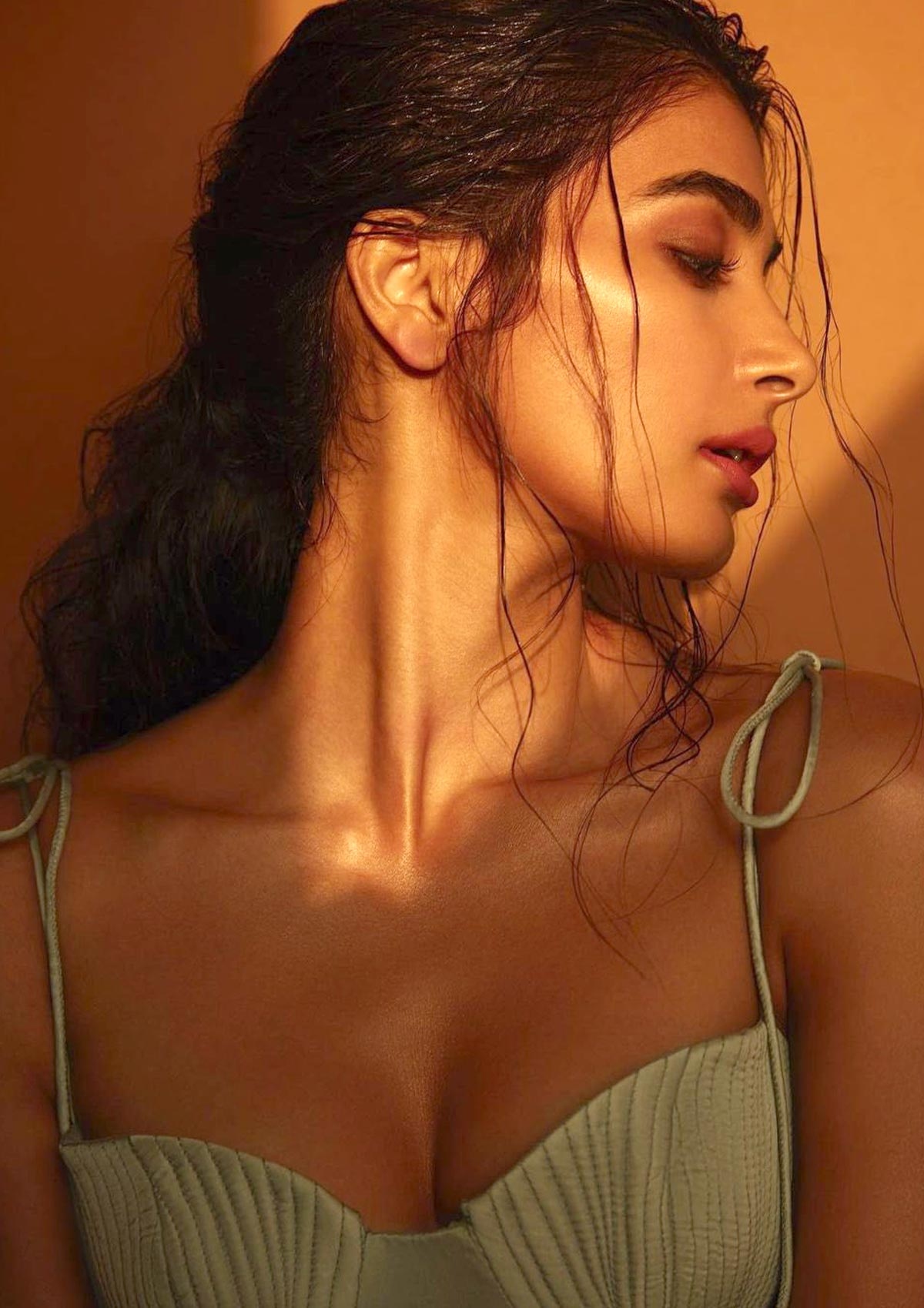 Pooja Hegde Shares Hot Photoshoot Video Leaving Fans Breathless Tamil News Indiaglitz Com
