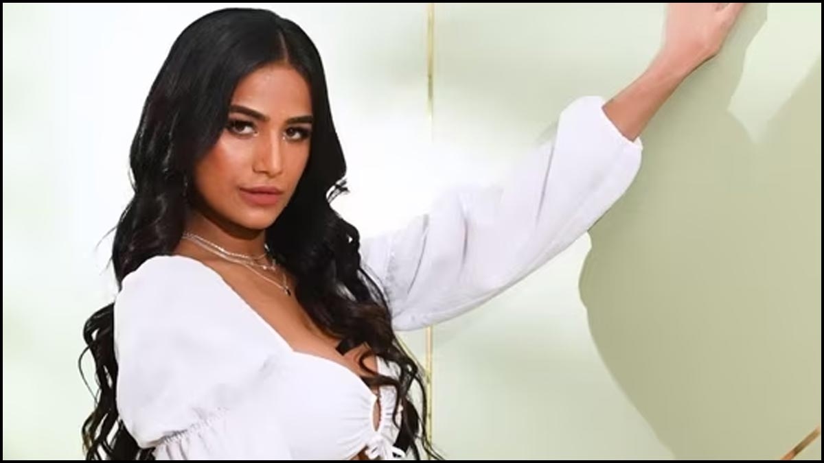 poonampandey722024m21 Health Ministry Clarifies: Poonam Pandey Not Brand Ambassador for Cervical Cancer Campaign - Bollywood News