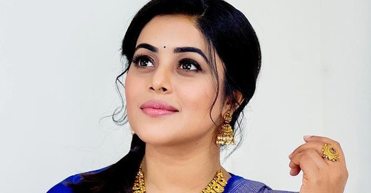 Poorna Hindi Hd X Video Com - Actress Poorna aka Shamna Kasim announces her engagement with cute photos -  Tamil News - IndiaGlitz.com