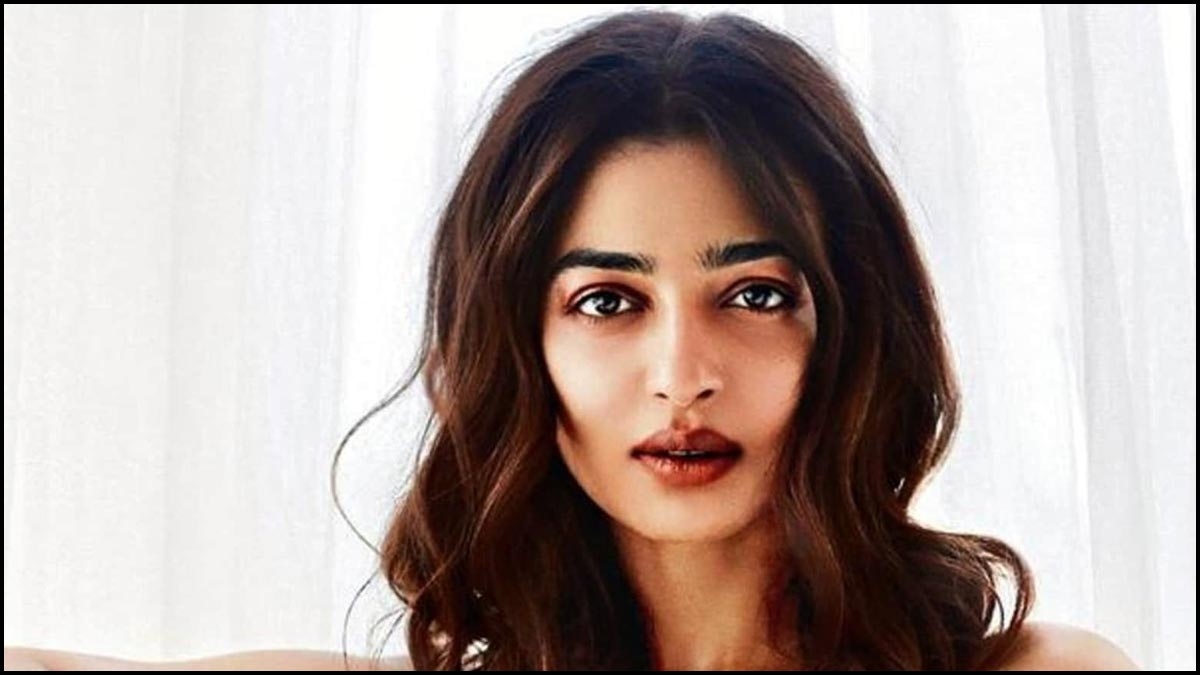 Selfi Of Indian Actress Radhika Nude - Couldn't step out of house for 4 days: Radhika Apte opens up on nude video  leak - Tamil News - IndiaGlitz.com