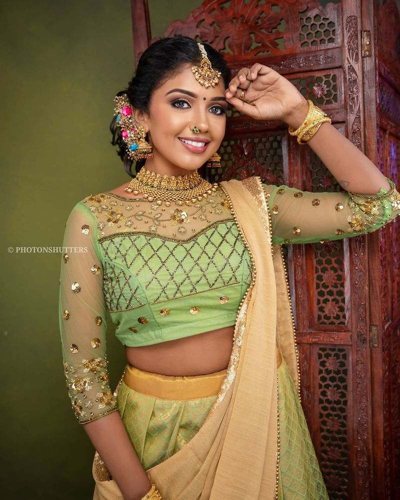 Riythvika surprises with a cute on road photoshoot in saree - Tamil ...
