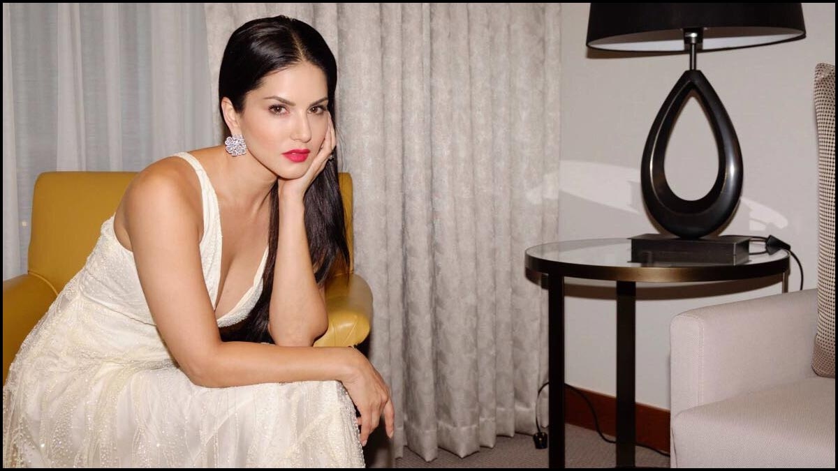1200px x 675px - Sunny Leone gets real dirty in her latest video! - Telugu News - IndiaGlitz. com