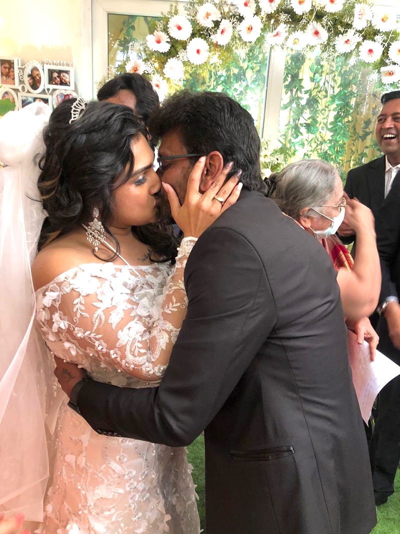 Vanitha Vijayakumar gives new definition for kiss - News - IndiaGlitz.com