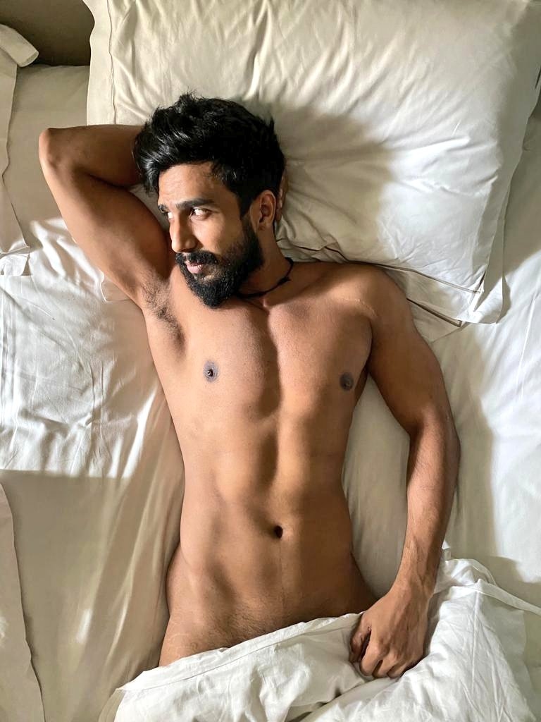 Sex Hot Naked Chest Of Nayanthara - Vishnu Vishal's dress less photos from bedroom go viral - Wife turns  photographer - News - IndiaGlitz.com