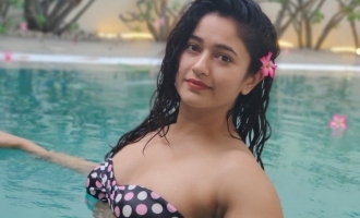 Poonam Bajwa heats up the internet with the latest swimming pool photos! - Viral images