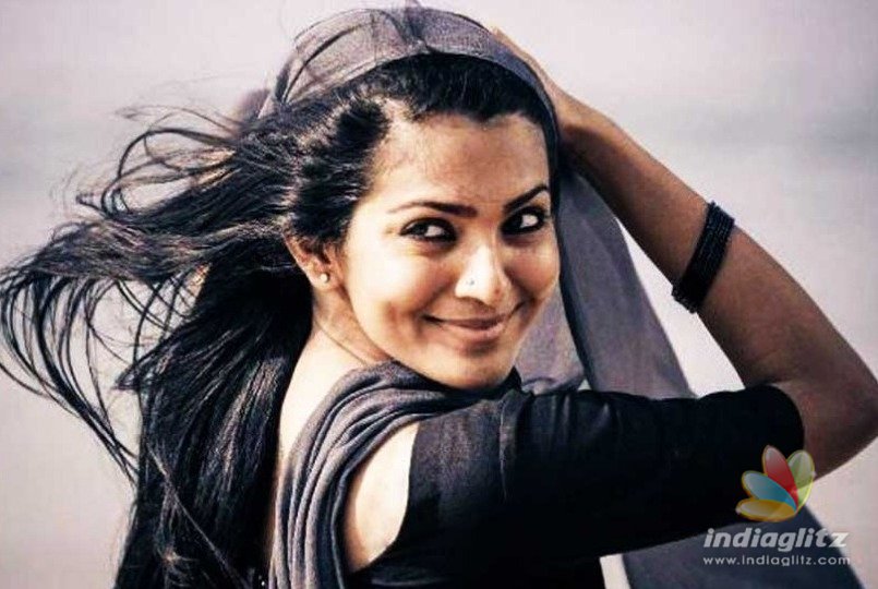 Actress Parvathy involved in a car accident