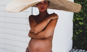 38 weeks pregnant Amy Jackson gets in front of the camera again