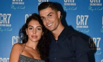 Cristiano Ronaldo and his girlfriend reveal gender of their unborn twins; Watch video