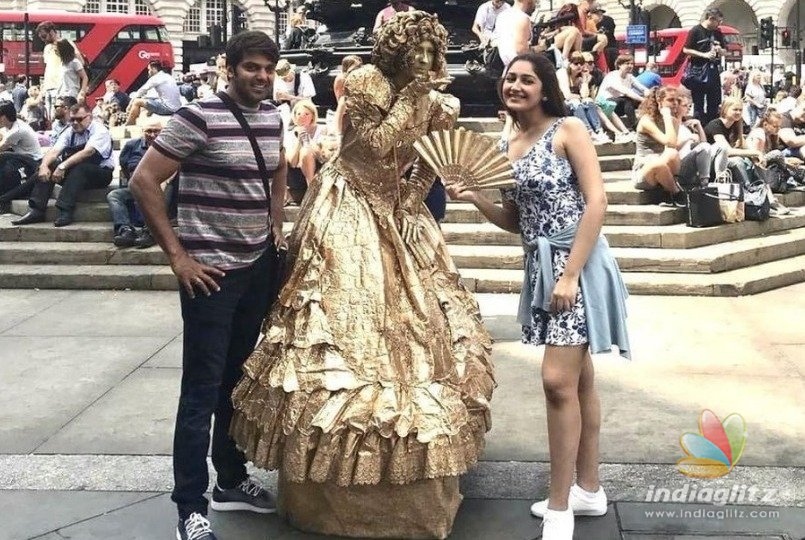 Arya-Sayyeshaa latest abroad pics go viral