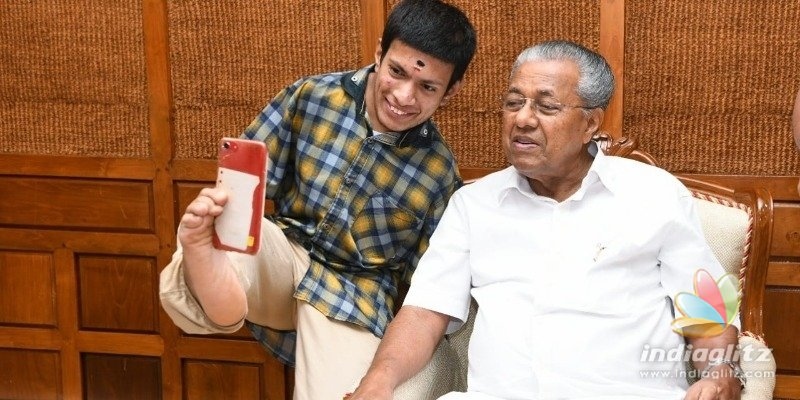 Mans leg-selfie with Kerala CM goes viral