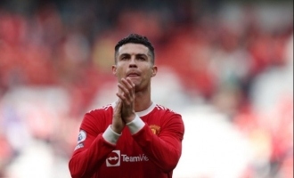 [VIDEO] Liverpool, Man United fans’ touching gesture towards Ronaldo after baby boy’s death