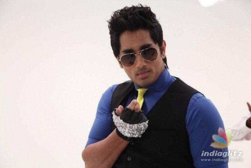 Siddharth trolls Tamilisai for her airgraft comments