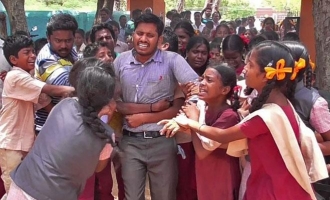 Students protest the transfer of teacher similar to Samuthirakani in 'Saattai'!