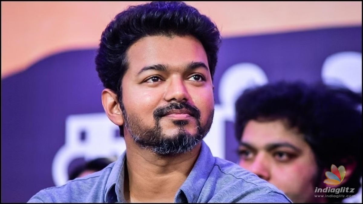 Thalapathy Vijay personally reaches out to VMI members working in flood relief activities - Viral video