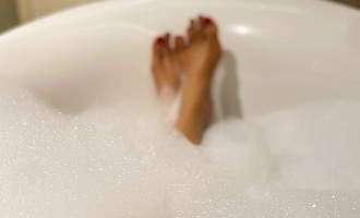 Famous Tamil actress posts pictures of herself in the bathtub! - Viral photos