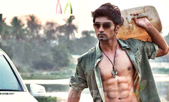 Atharva's, Six Pack Abs for 'Eeti'