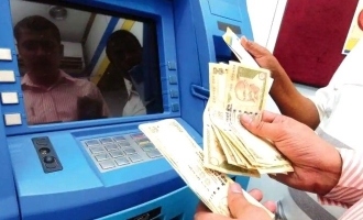 ATM dispenses 5 times extra cash in Maharastra people rush to withdraw money