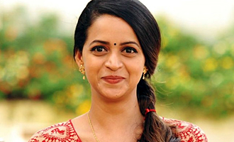 Bhavana starts shooting for her next! Welcomed with claps