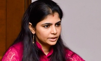 Chinmayi clarifies on photo with Nithyananda!