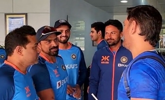 MS Dhoni pays a surprise visit to Team India's dressing room