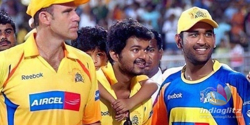 Mathew Hayden shares favorite photo with Thalapathy Vijay to wish M.S. Dhoni