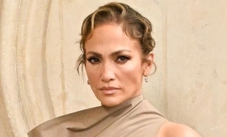 Jennifer Lopez Tours Mansion Sans Wedding Ring Amid Divorce Buzz with Ben Affleck