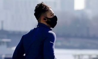 Jogger's lung collapses after running with face mask!