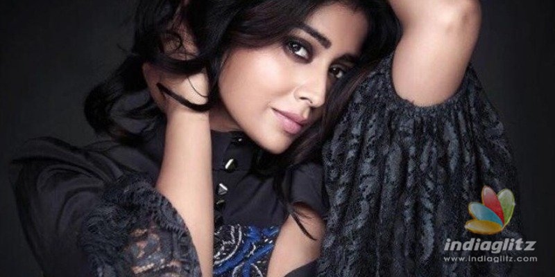 Actress Shriya held at gunpoint by London police 