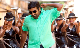 'Naanum Rowdy Dhaan' marching towards a phenomenal opening weekend collections