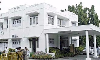 Taxmen Elaborate On Raids Conducted At Jayalalithaa S Poes Garden