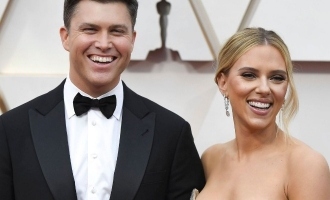 Scarlett Johannson gets married and requests fans to donate