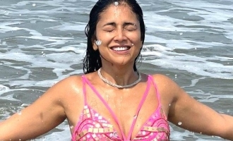Shriya Saran sizzles in a pink swimsuit and flaunts toned body - Viral pictures