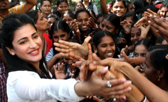 Shruti Haasan brings a ray of light to the blind on her bday