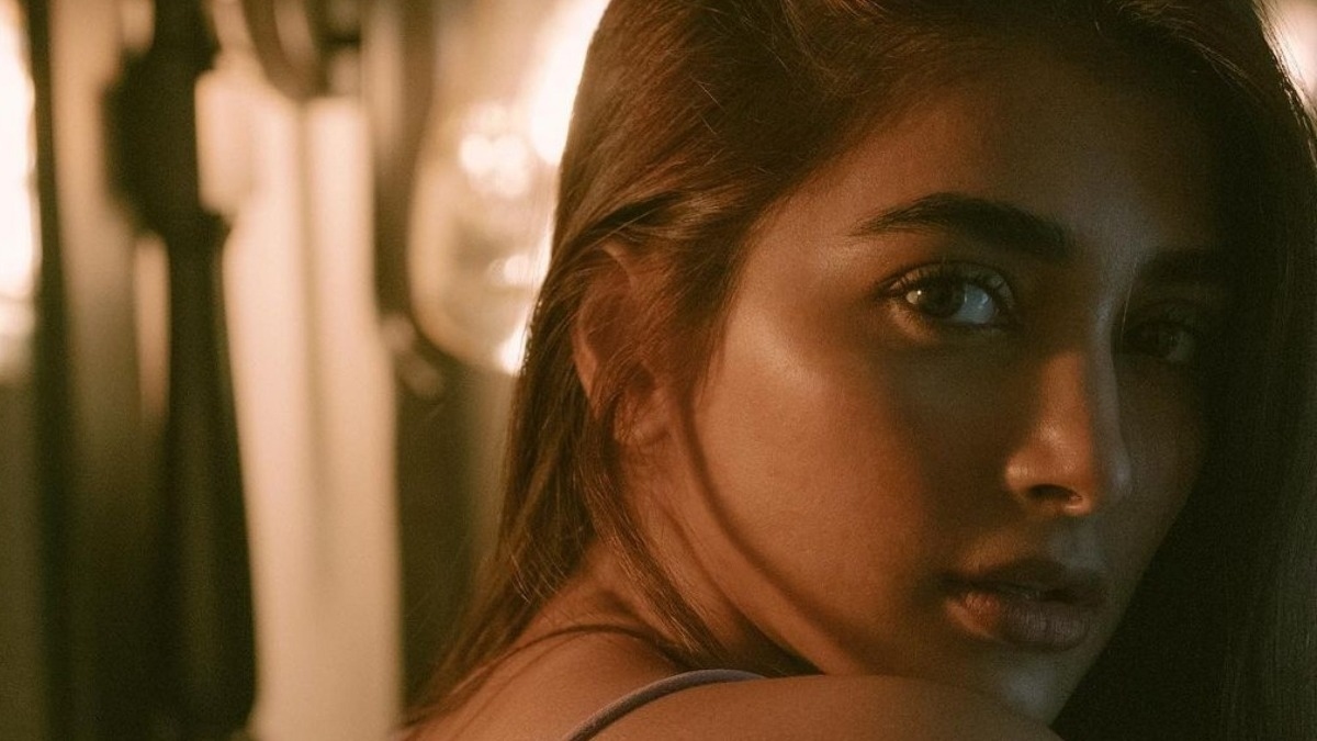 Pooja Hegde shares hot photoshoot video leaving fans breathless - Tamil ...