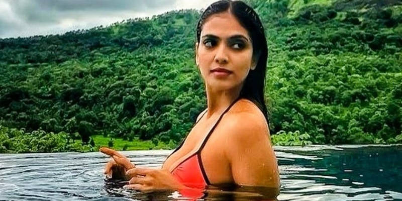 Malavika Mohanans Bikini Photo From Vacation Stuns Netizens Tamil News 6875