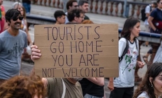 Barcelona local protests tourists due to inflation
