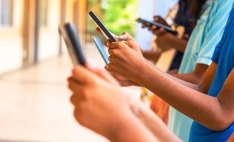 Uk bans mobile phones in schools