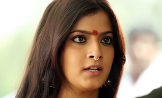 Varalakshmi Sarathkumar exposes man who misbehaved with her