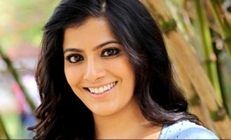 Varalaxmi lashes out on 'Paid Reviewers'
