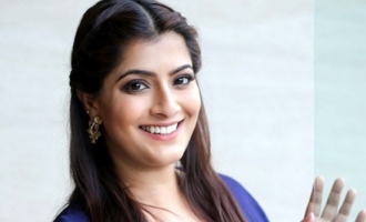 Varalaxmi gives fitting reply to reporter!