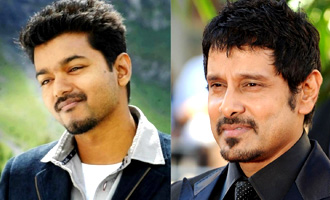 Vijay presents gold coin to the 'Puli' crew