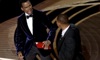 Will Smith slaps Chris rocks on Oscar stage!
