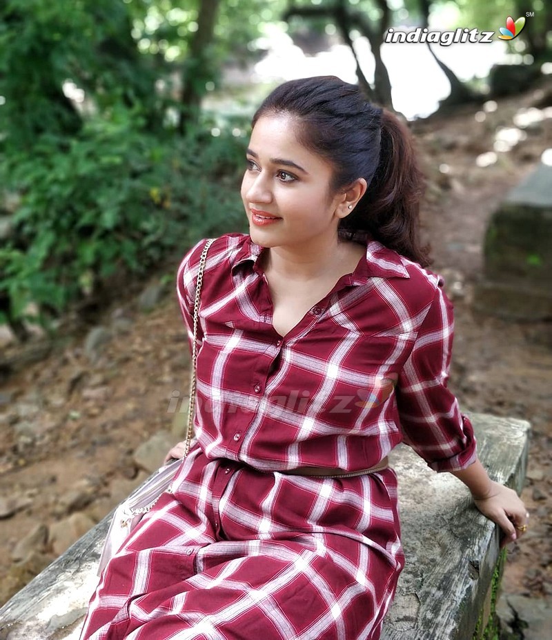 800px x 928px - Poonam Bajwa Photos - Malayalam Actress photos, images, gallery ...