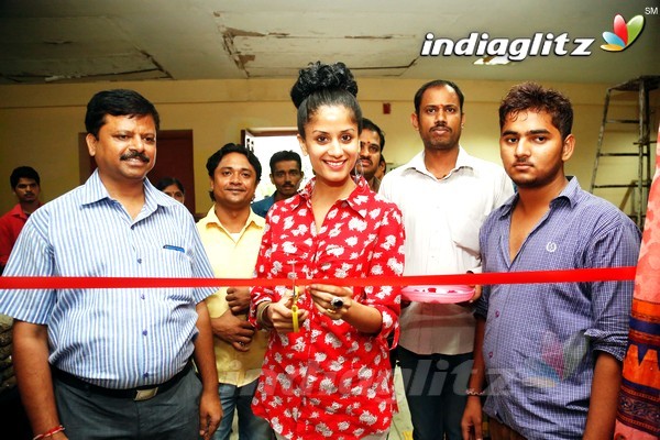 Anukriti Sharma Launches Silk & Cotton Fab Of India