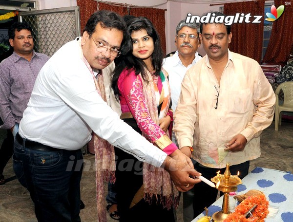 Alekhya Inaugurates Pochampally IKAT Art Mela @ Visakhapatnam