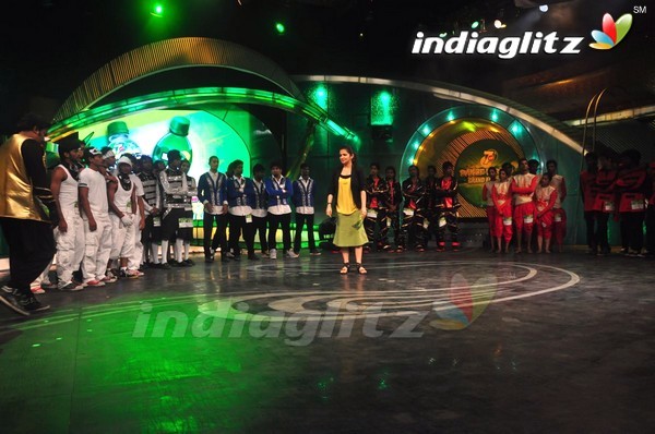 Allu Arjun & Simbu @ 7Up Dance Finale