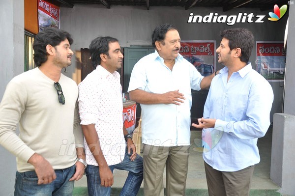 'Athadu Hardware Aame Software' On Location