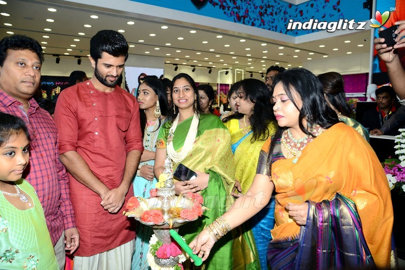 Catherine , Vijay Devarakonda Launches KLM Fashion Mall