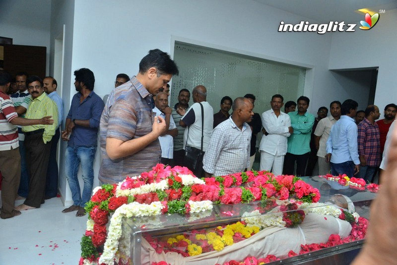 Celebs Pay Last Respect To Kodi Ramakrishna